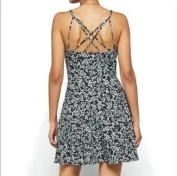 Floral Navy Blue and White Strappy Dress - Picture 5 of 5